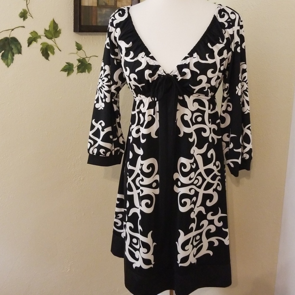 Pretty print sheath dress.